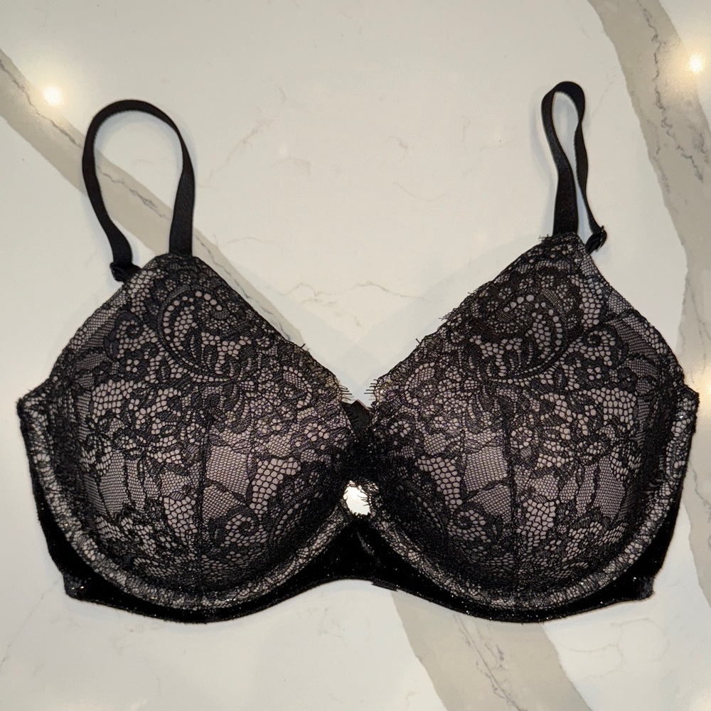 Victoria's Secret Very Sexy Lightly Lined Black Lace Bra